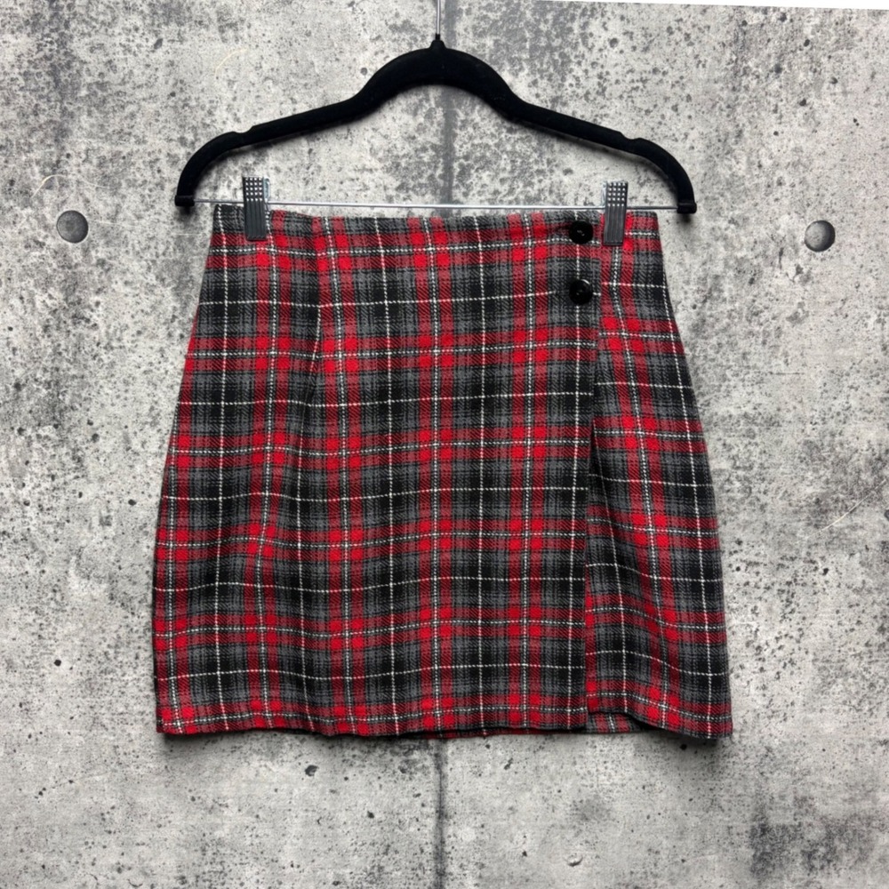 Vintage 35th & 10th Red Grey Plaid Mini Skirt Button Wrap Size 7 Made in USA